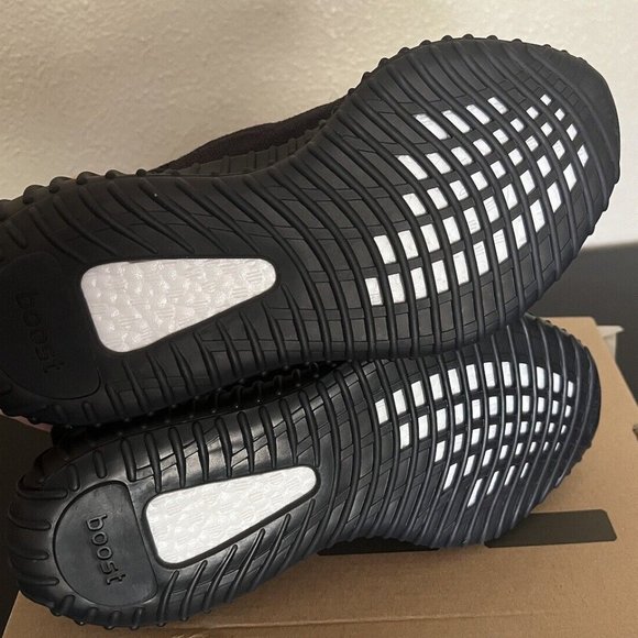 Yeezy Boost 350 V2 Low Onyx HQ4540 size 9